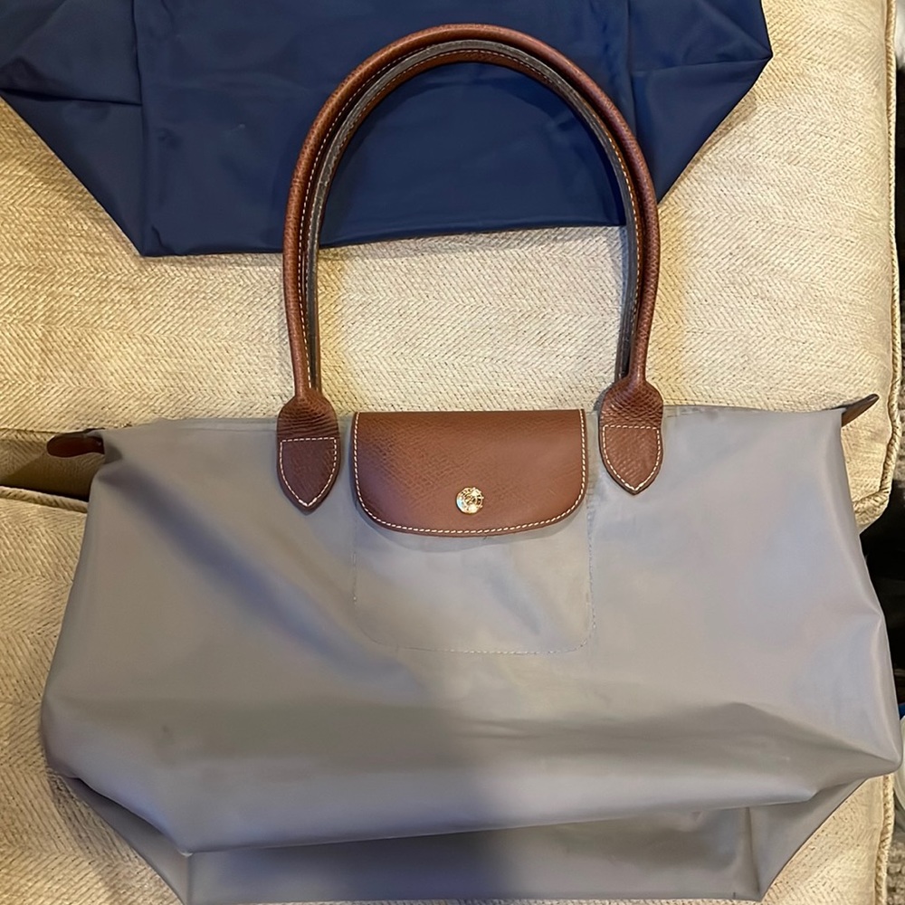 Longchamp tan Le pliage tote bag. Shoulder bag, long handles. Brown leather trim